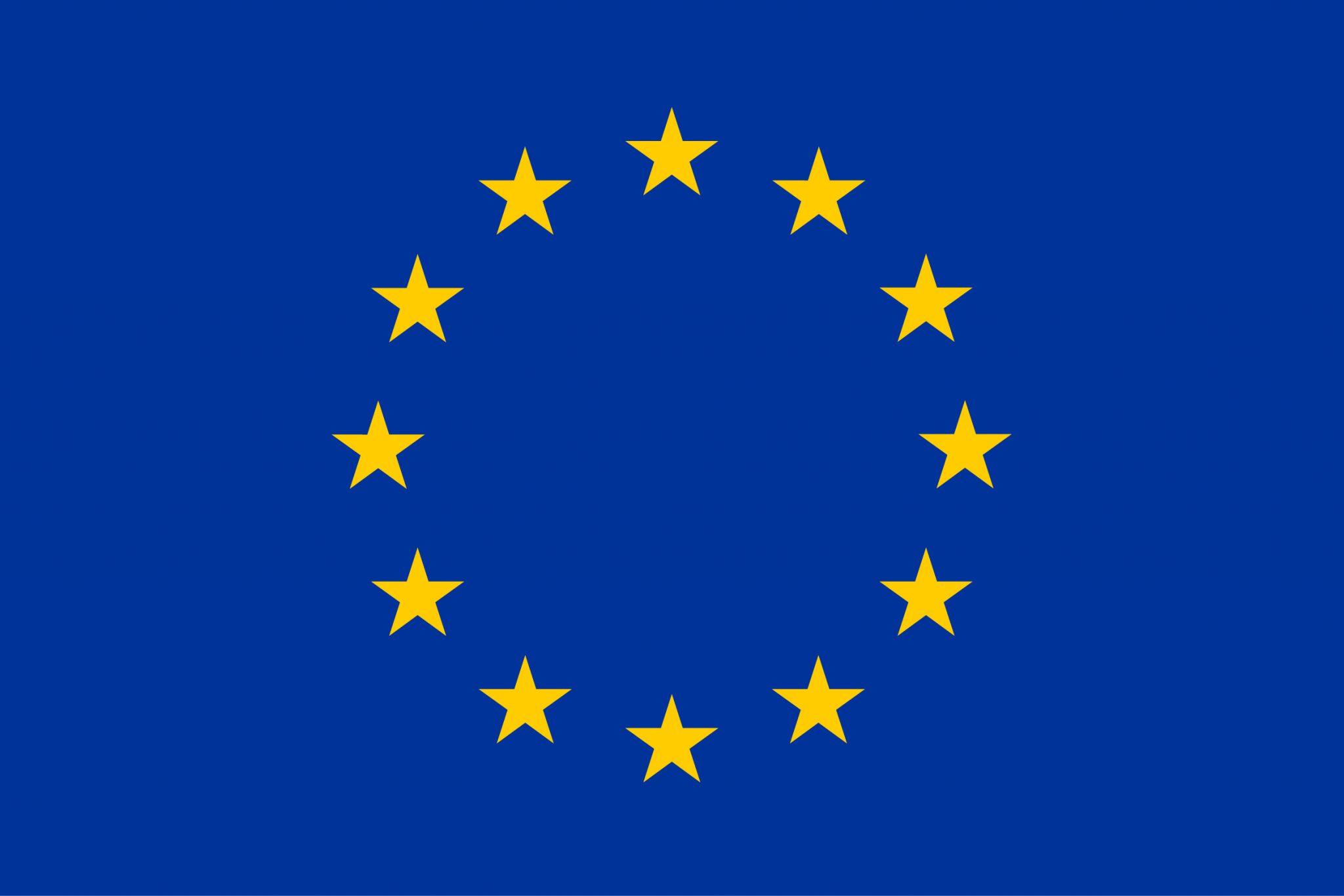 Die EU flagge. Blaue Flagge mit zwölf goldenen Sternen im Kreis.